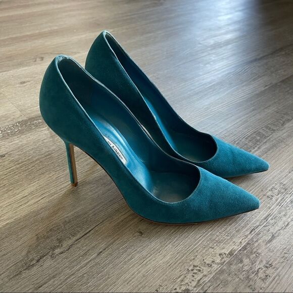 Manolo Blahnik BB Suede Pump - Picture 6 of 8